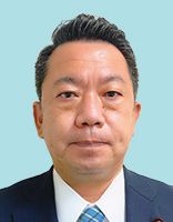 金城泰邦 議員の顔写真