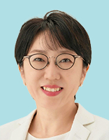 小山千帆 議員の顔写真